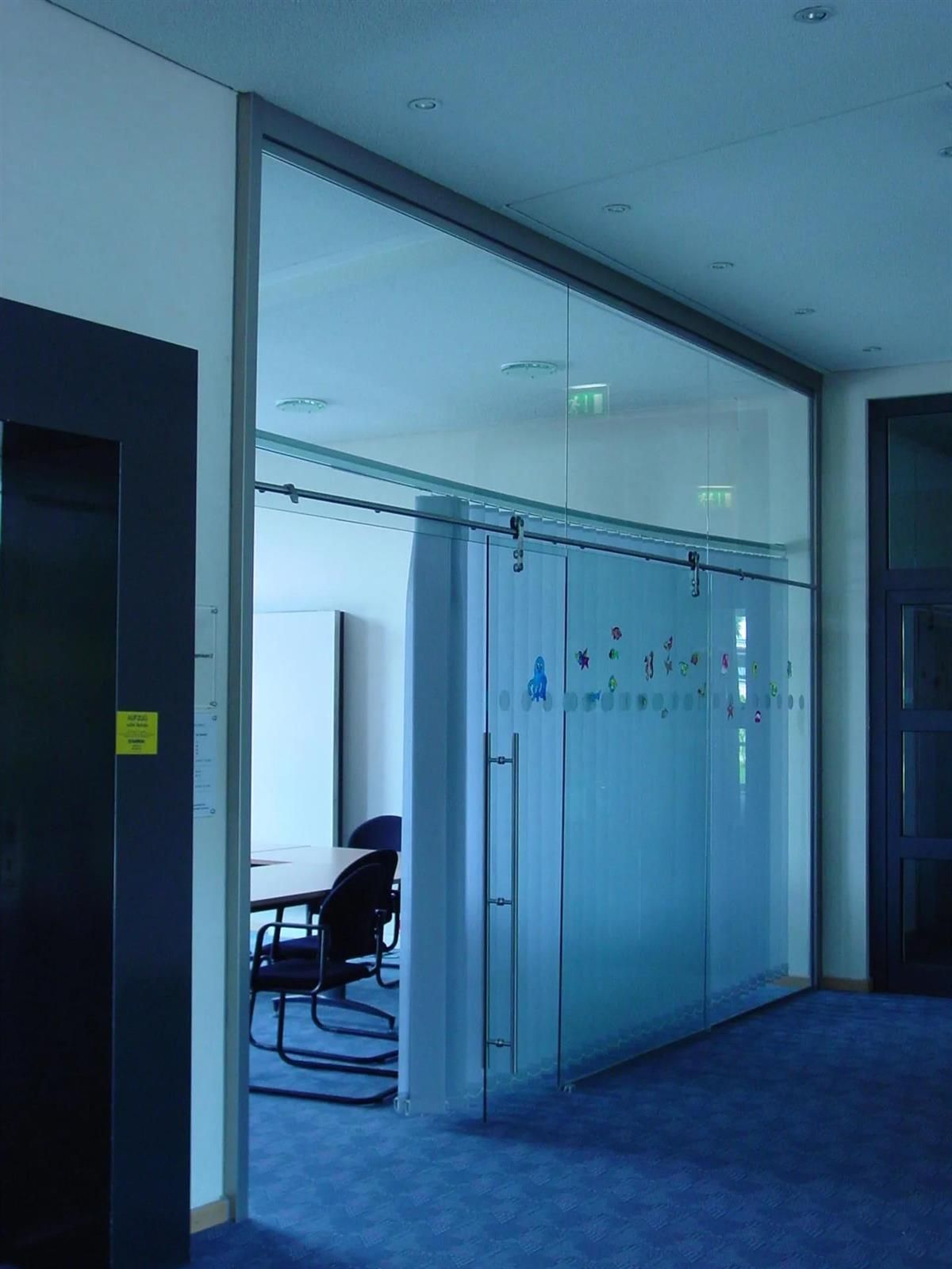 Trennwände aus Glas