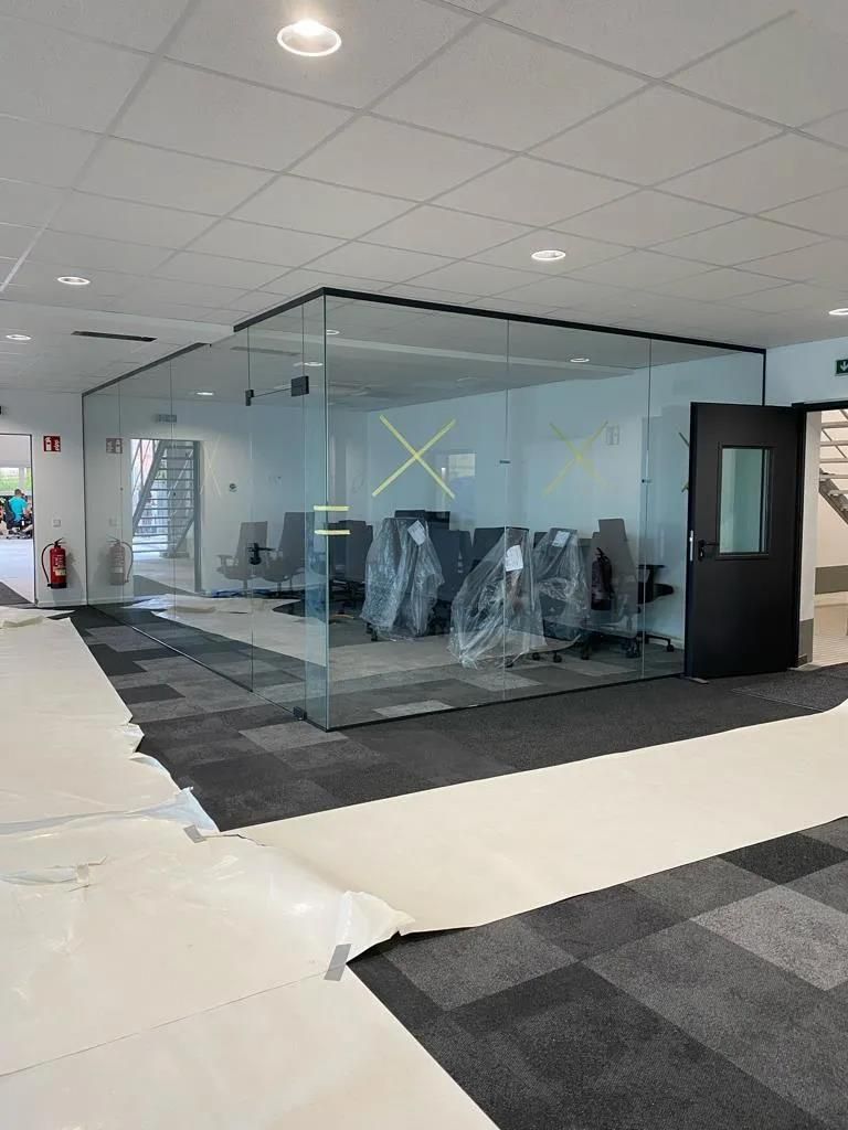 Trennwände aus Glas