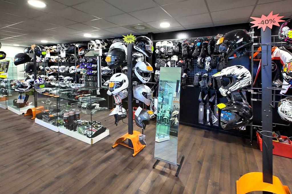 100 Scoots vente de scooters à Bordeaux face à Auchan