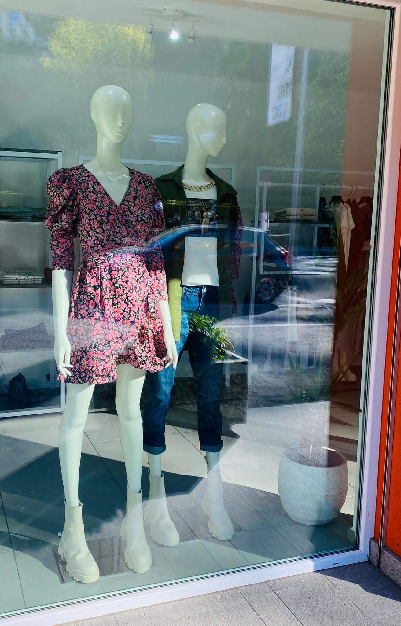 Vetrina abiti da donna