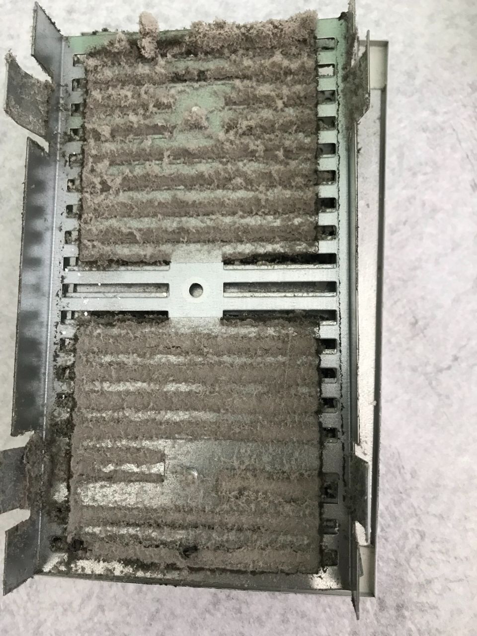 Verschmutztes Lüftungsgitter, Foto von Wasair.ch