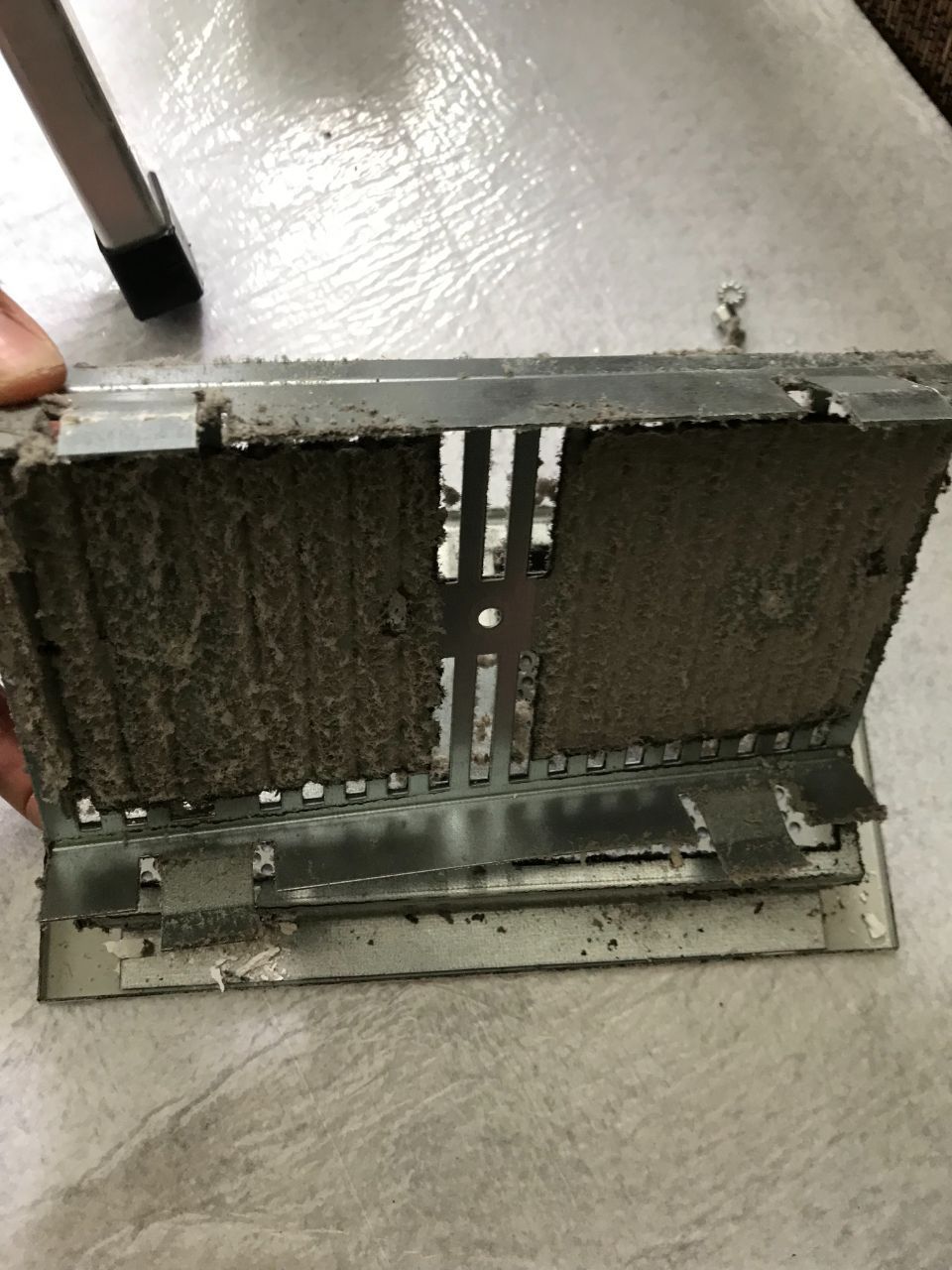 Verschmutztes Lüftungsgitter, Foto von Wasair.ch