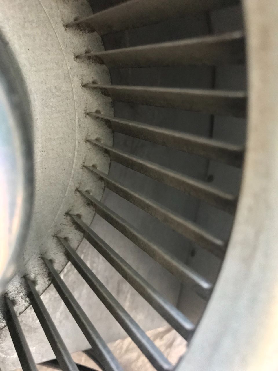 Verschmutztes Lüftungsgitter, Foto von Wasair.ch