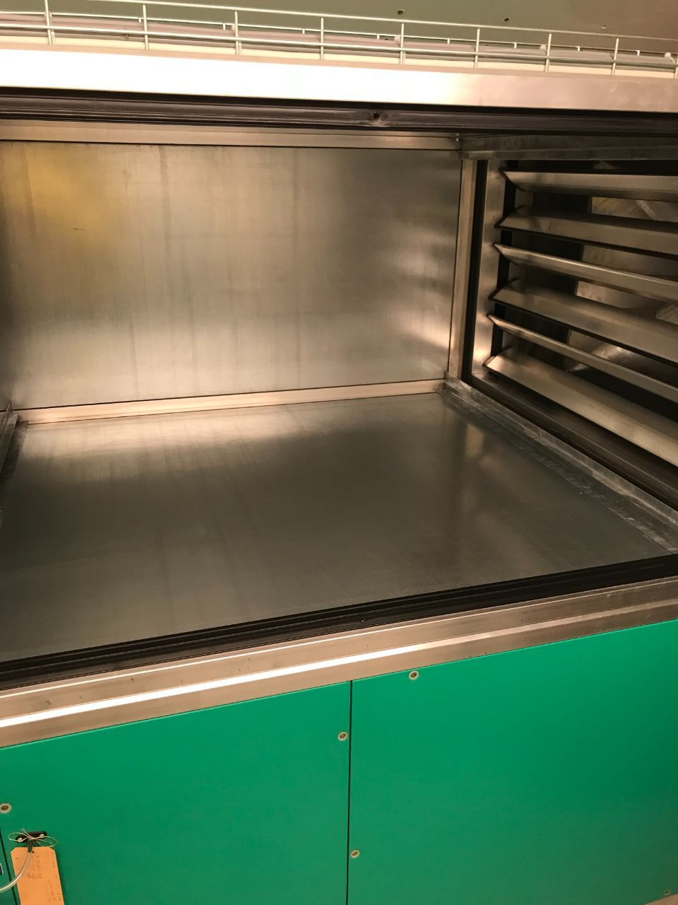 Kasten nach Reinigung, Foto von Wasair.ch