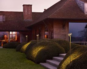 Außenbeleuchtung in Büschen