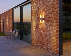 Außenbeleuchtung an Wand