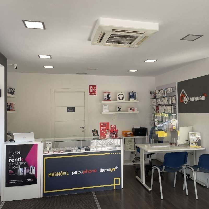 Una tienda con un cartel que dice másmovil