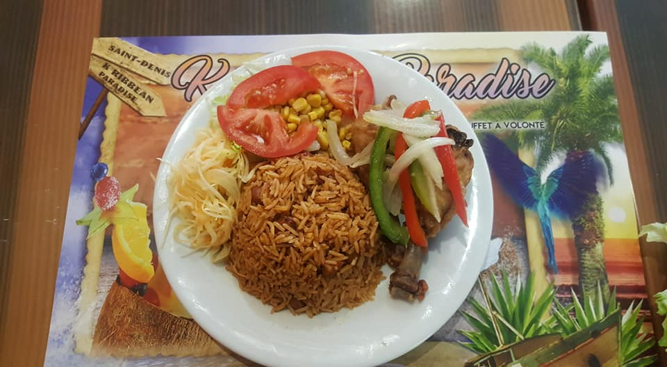 Assiette de riz et crudités
