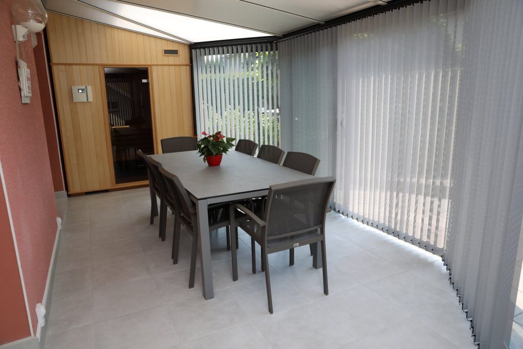 Stores verticaux dans une véranda