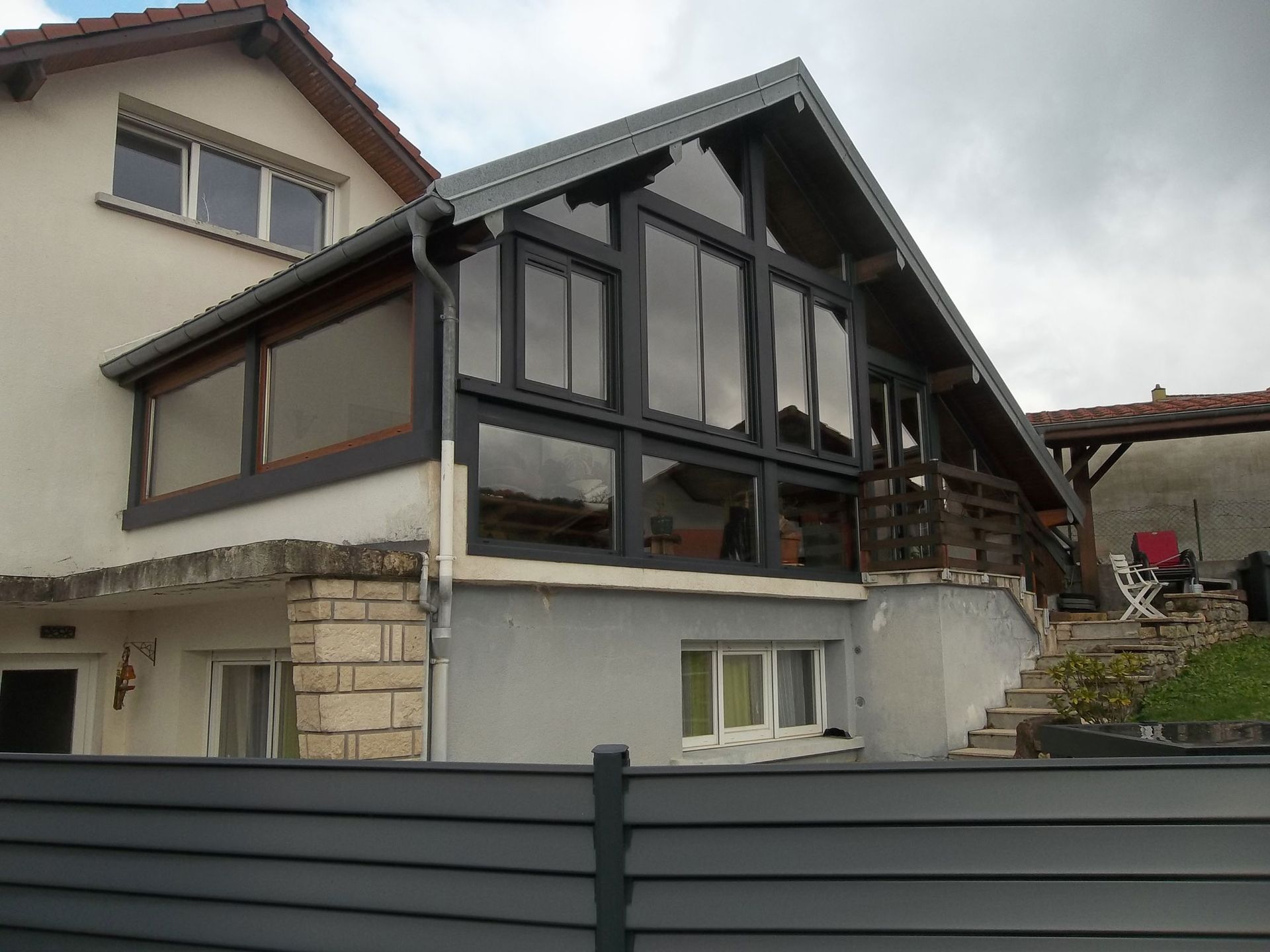 Véranda avec un toit à 2 pans