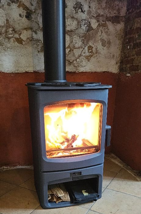 Poêle à bois Charnwood Aire 5 sur bûcher coloris bleu