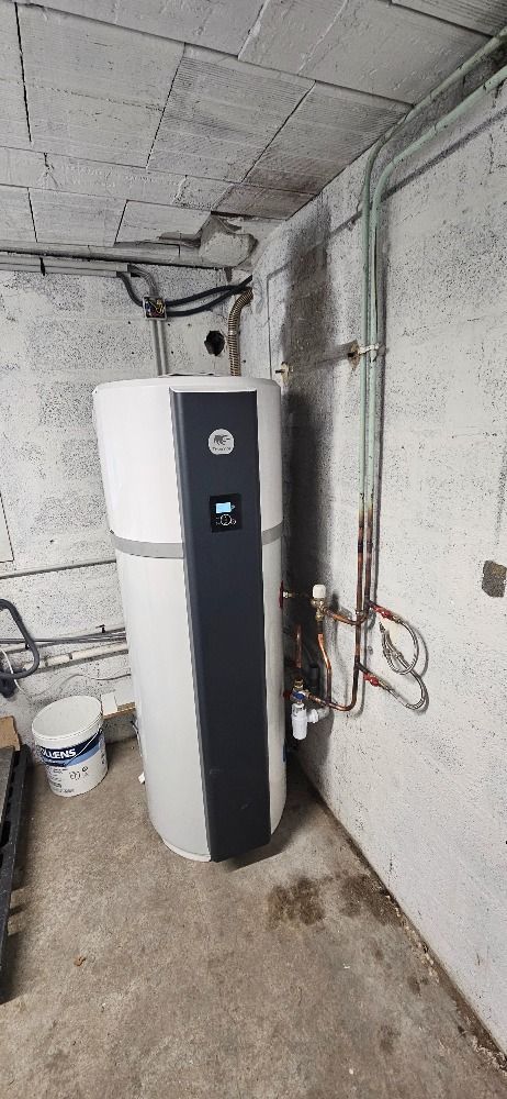 Installation d'un chauffe-eau thermodynamique de marque Thermor