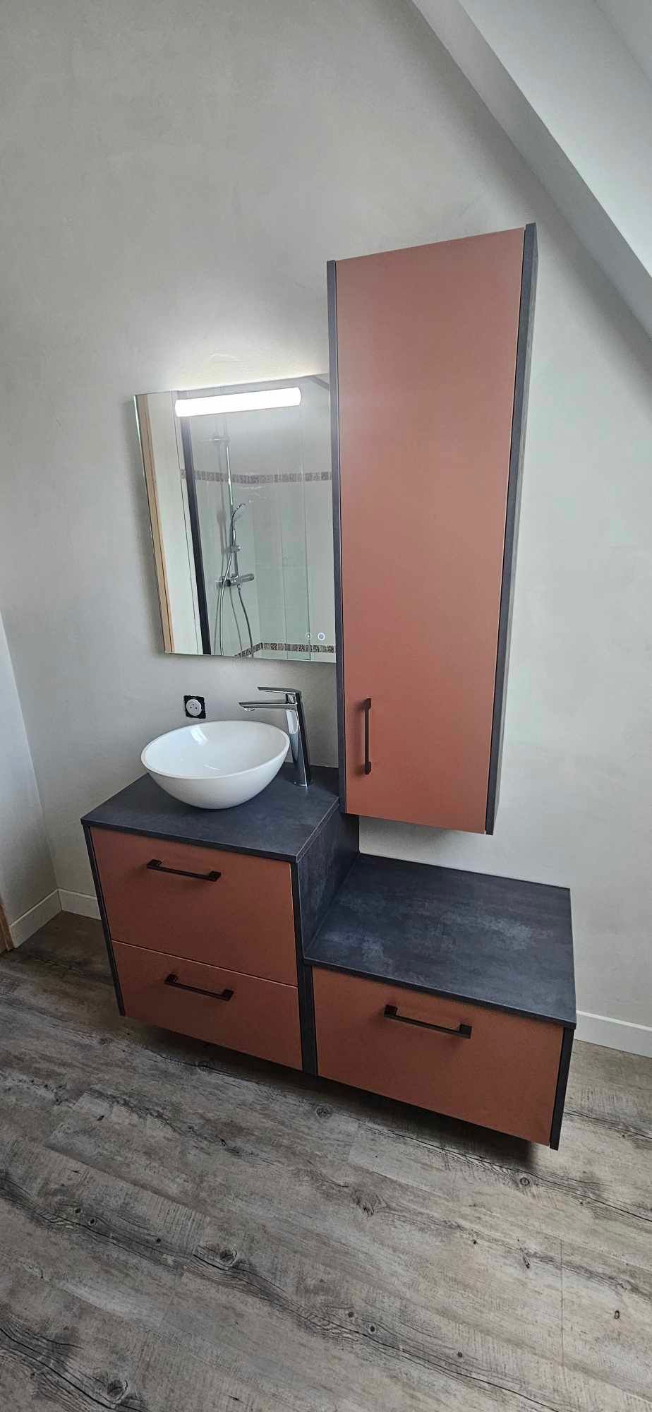 Rénovation salle de bain ocre et noir