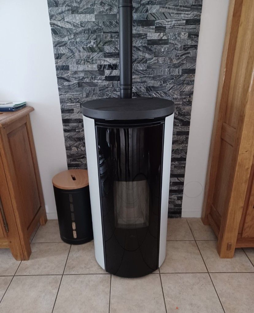 Poêle à granulés Edilkamin Célia Air Tight C Finition verre blanc