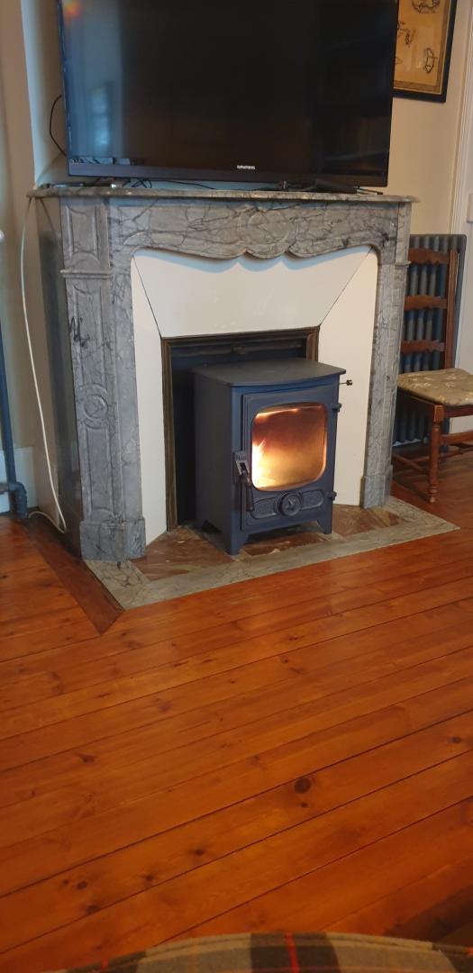 Poêle à bois en fonte noire