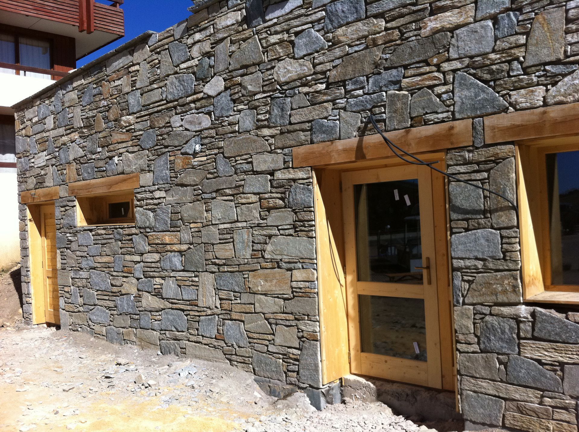 Façade d'un bâtiment en pierre