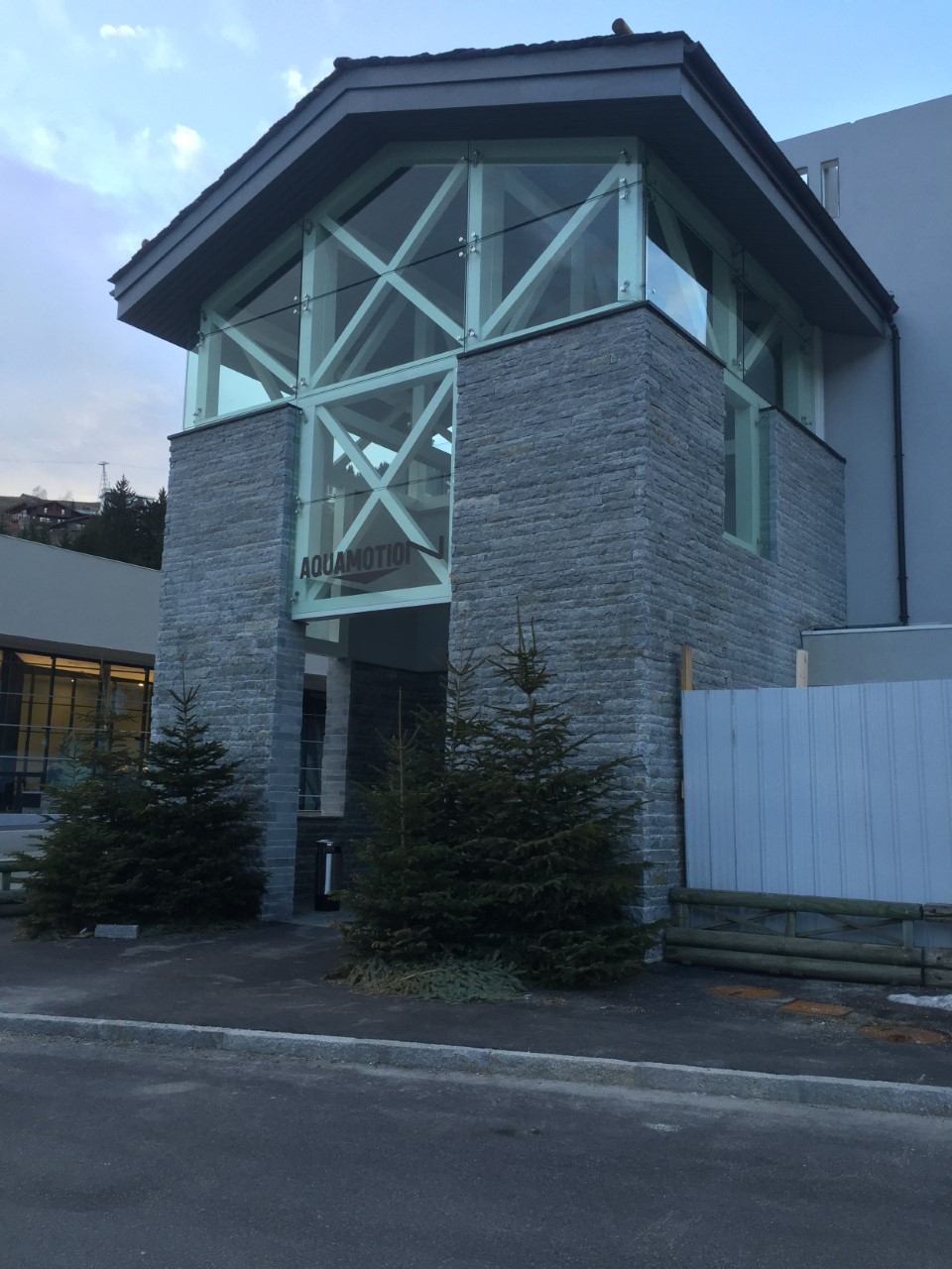 Façade de mur en pierre barrettes d'italie