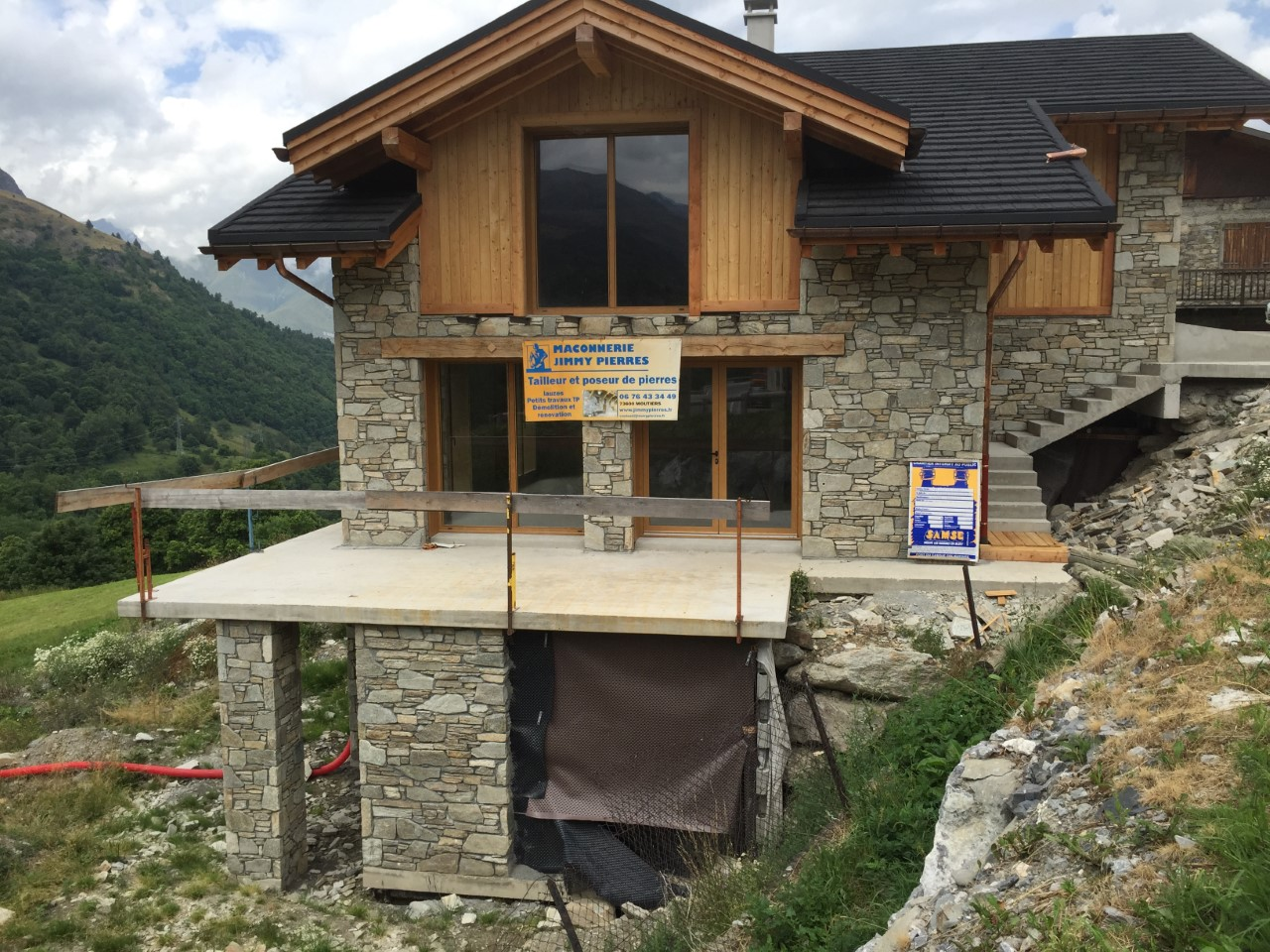 Construction d'une maison de montagne en pierre vecchia
