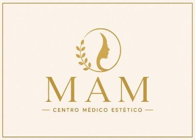 Logotipo de Gold MAM Centro Médico Estético con corona de laurel y silueta estilizada sobre un fondo color crema