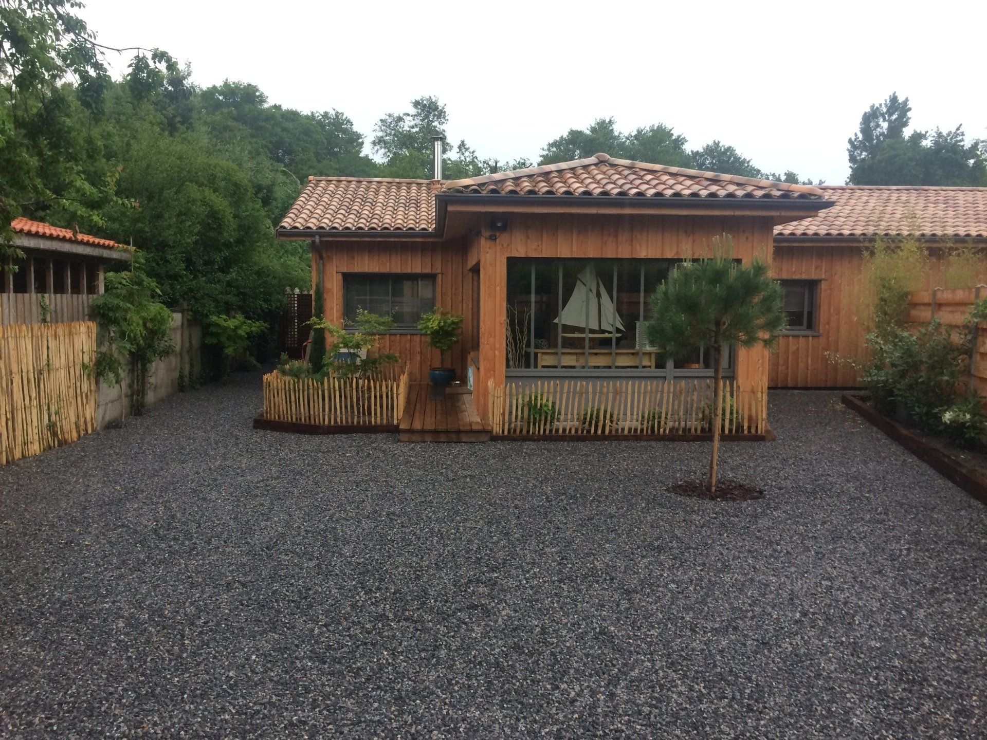 Pose de graviers gris