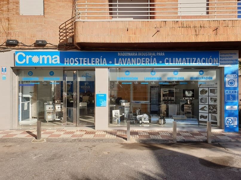 Un escaparate con la palabra croma en él