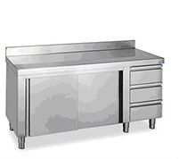 Un mostrador de acero inoxidable con cajones y armarios sobre un fondo blanco.