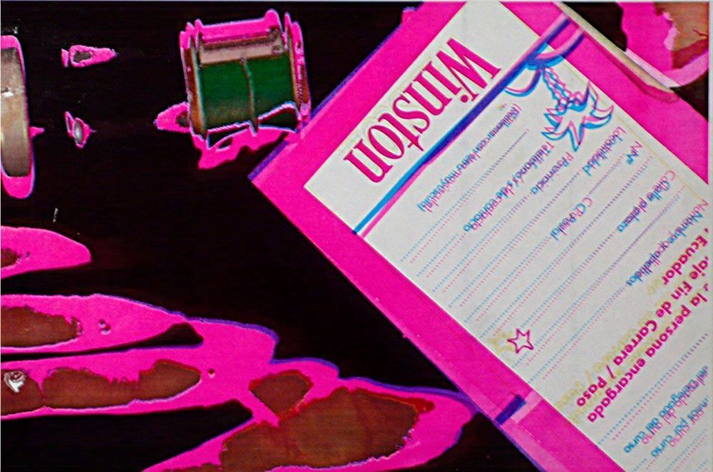 Una tarjeta rosa con la palabra Winston.