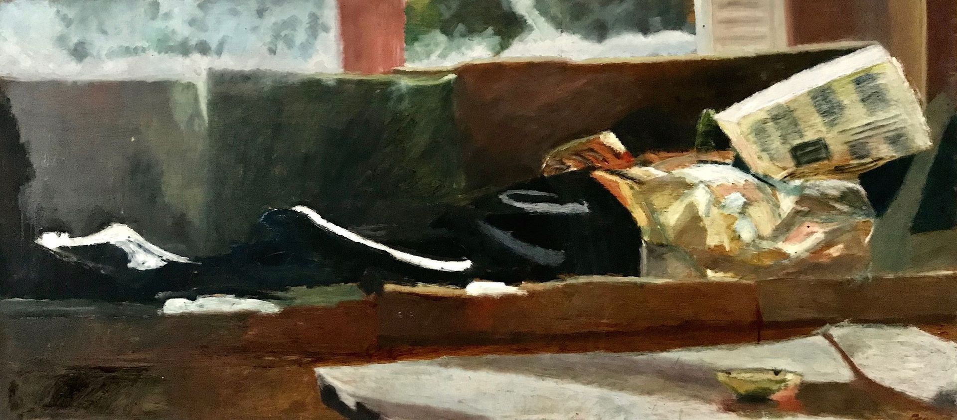 Un cuadro de una persona recostada sobre una caja de cartón.