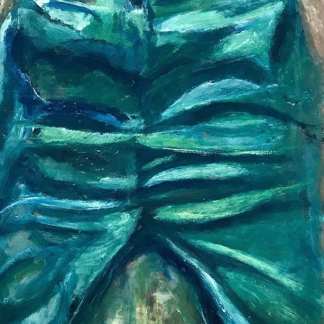 Es una pintura de una mujer con un vestido azul.