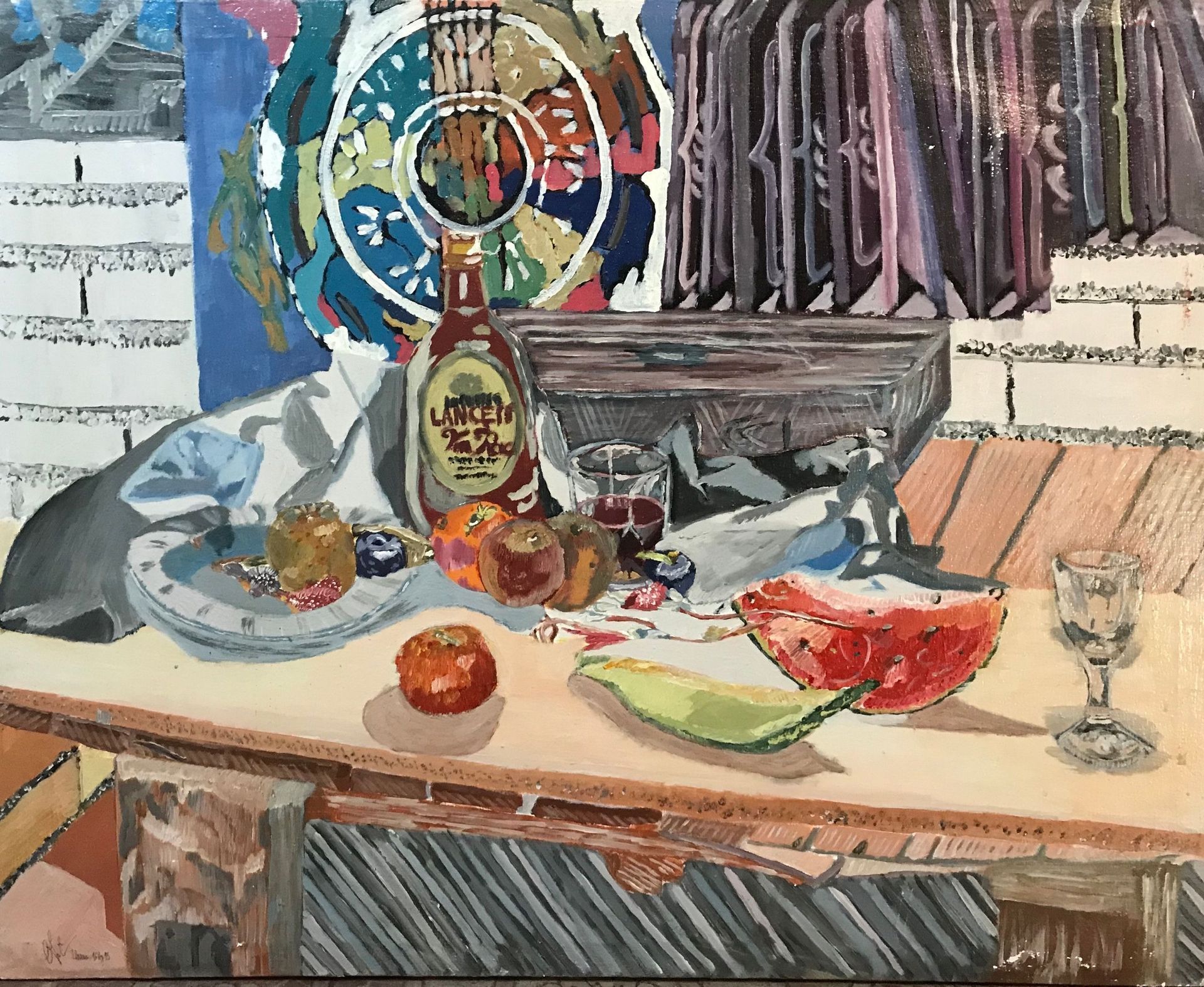 Un cuadro de una mesa con fruta y una botella de cerveza.