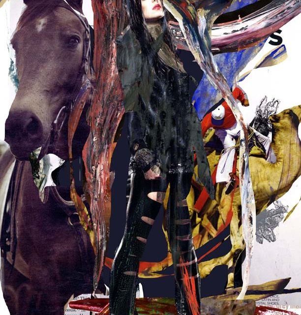 Una pintura de una mujer parada junto a un caballo con la letra s en él.