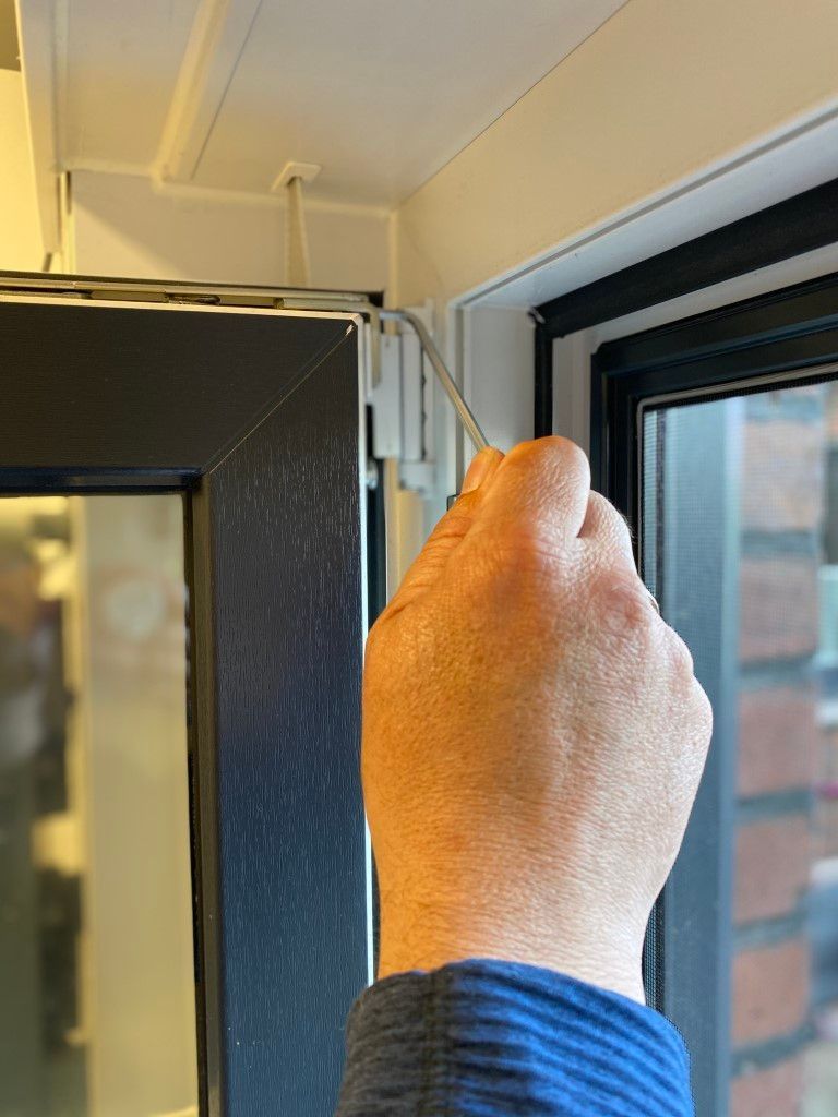 Seitenansicht des Schließmechanismus einer Tür