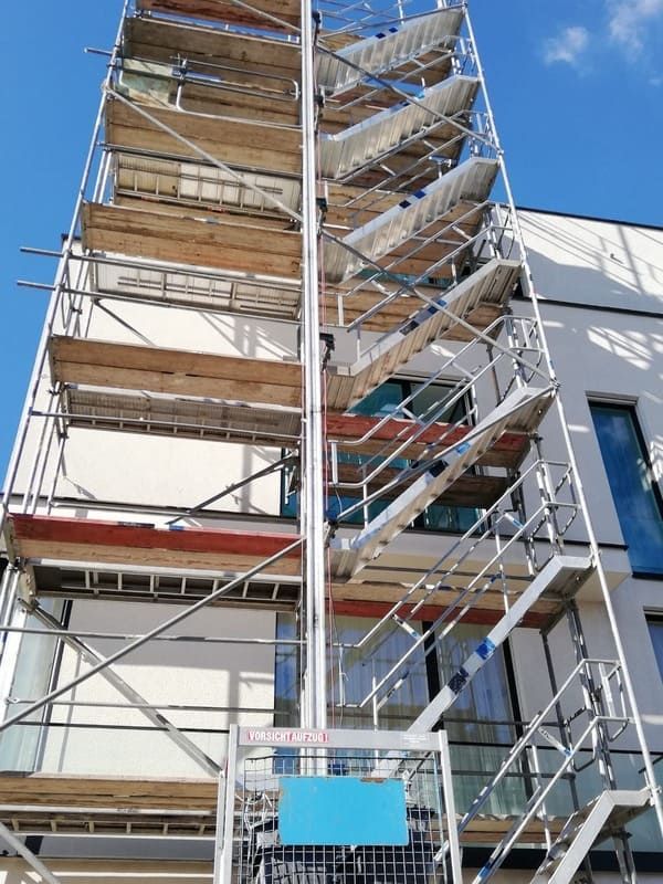 Gerüst mit Blick über die Stadt