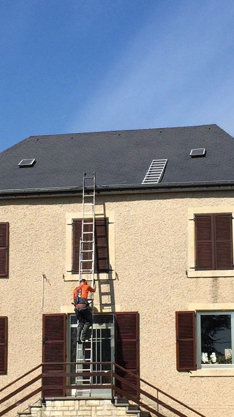 Mur extérieur rénové Europe Toiture, après travaux