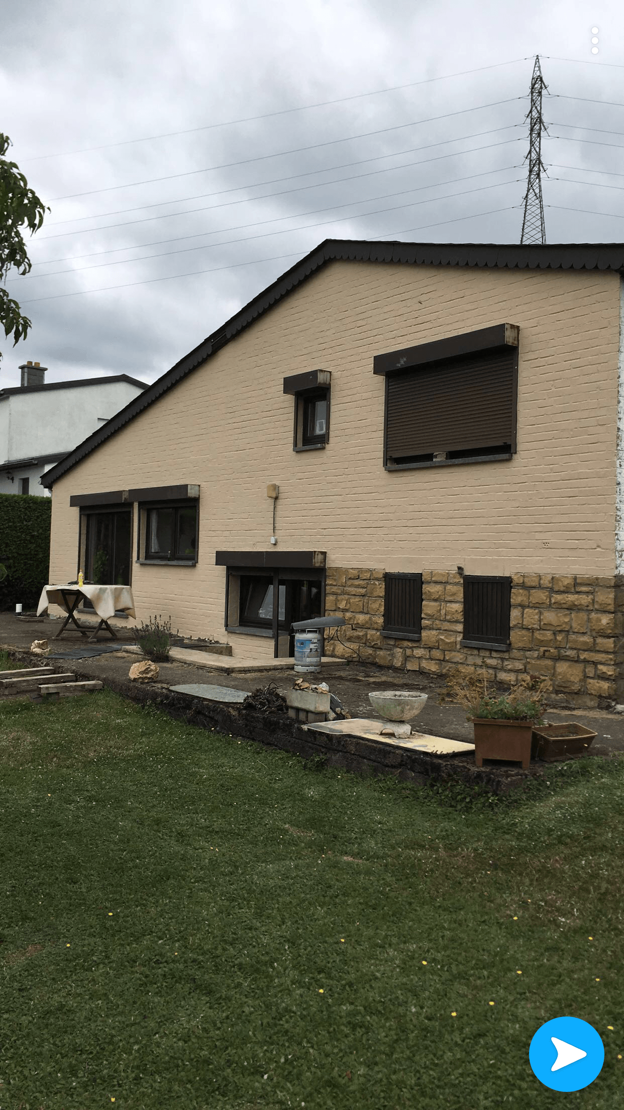 Mur extérieur rénové, après travaux, Europe Toiture