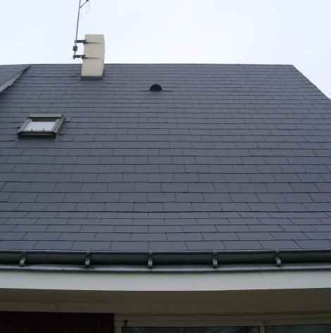 Toiture avec fenêtre de toit