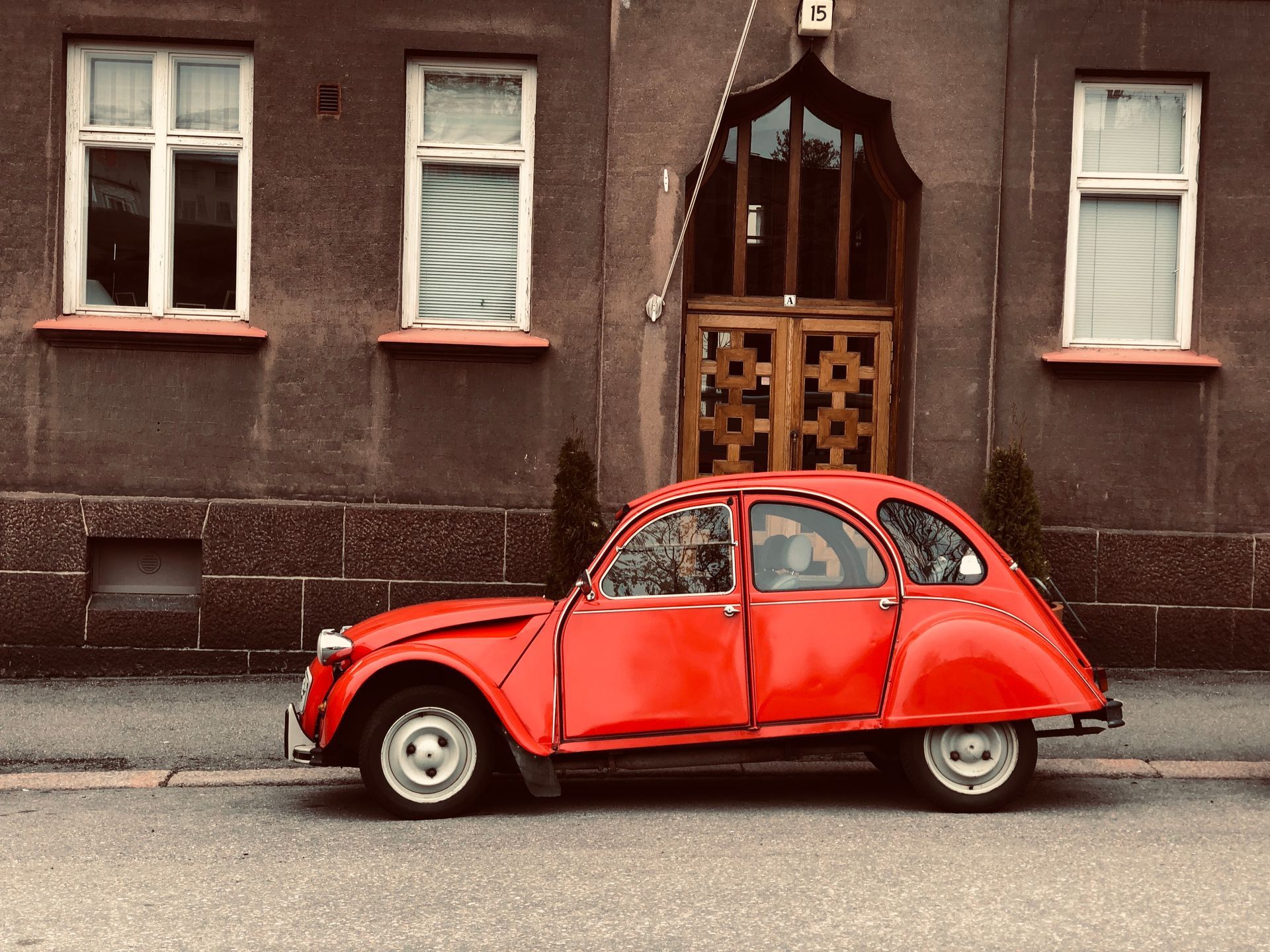 Une voiture de type 2CV.