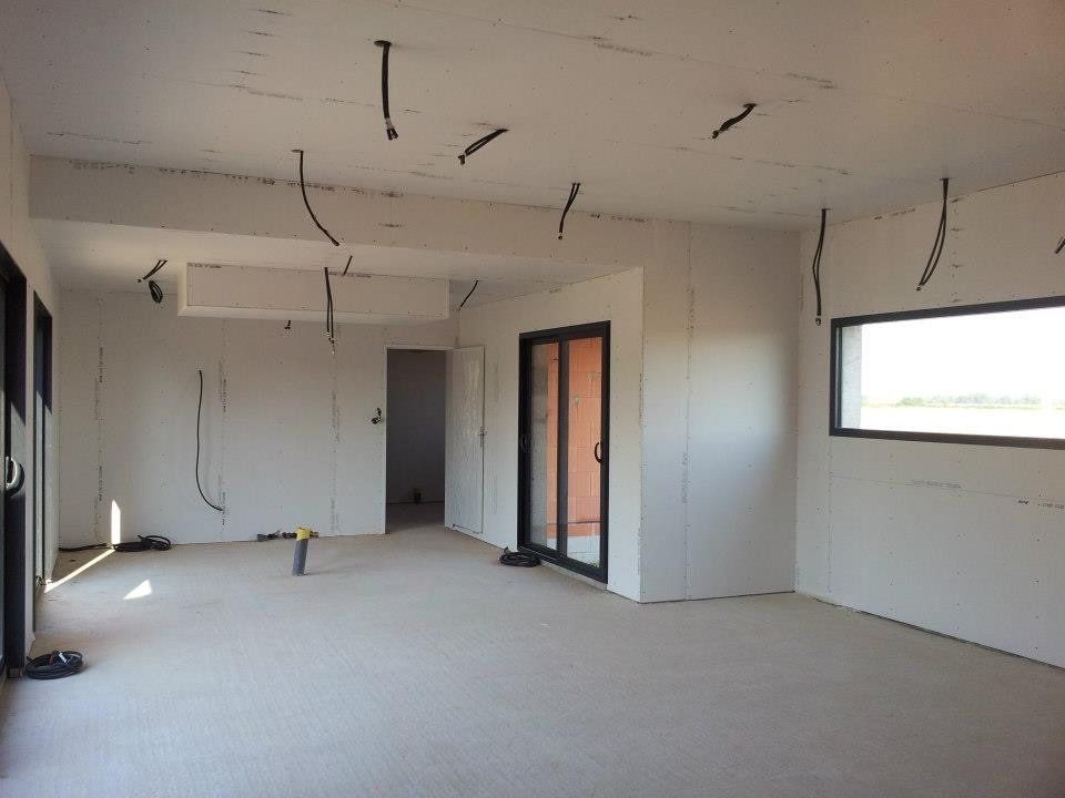 Installation de plafond avec installation électrique