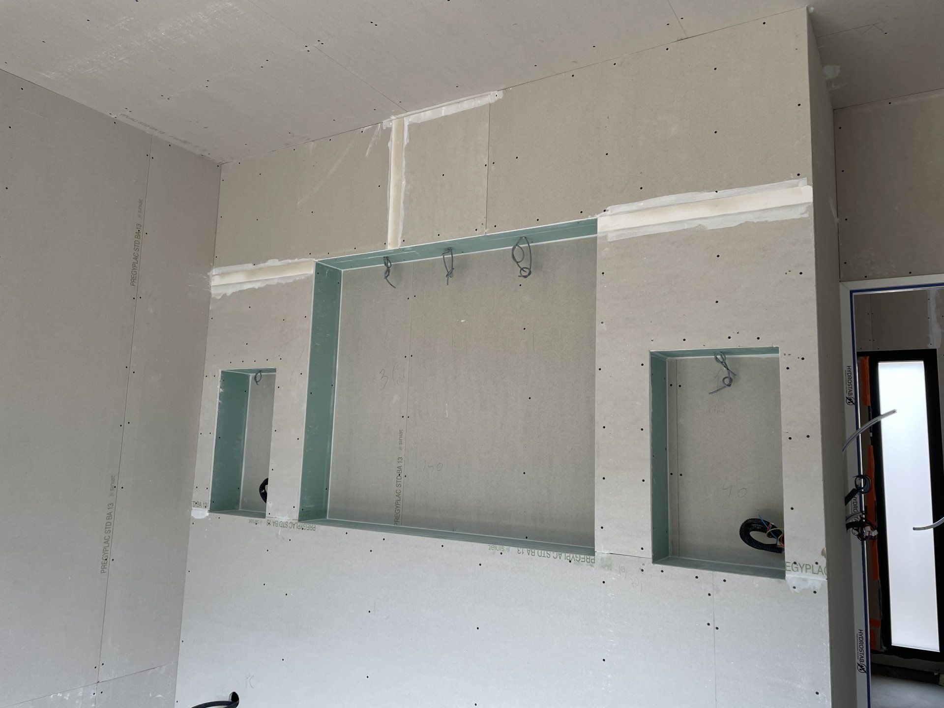 Mur cloison design en plâtre