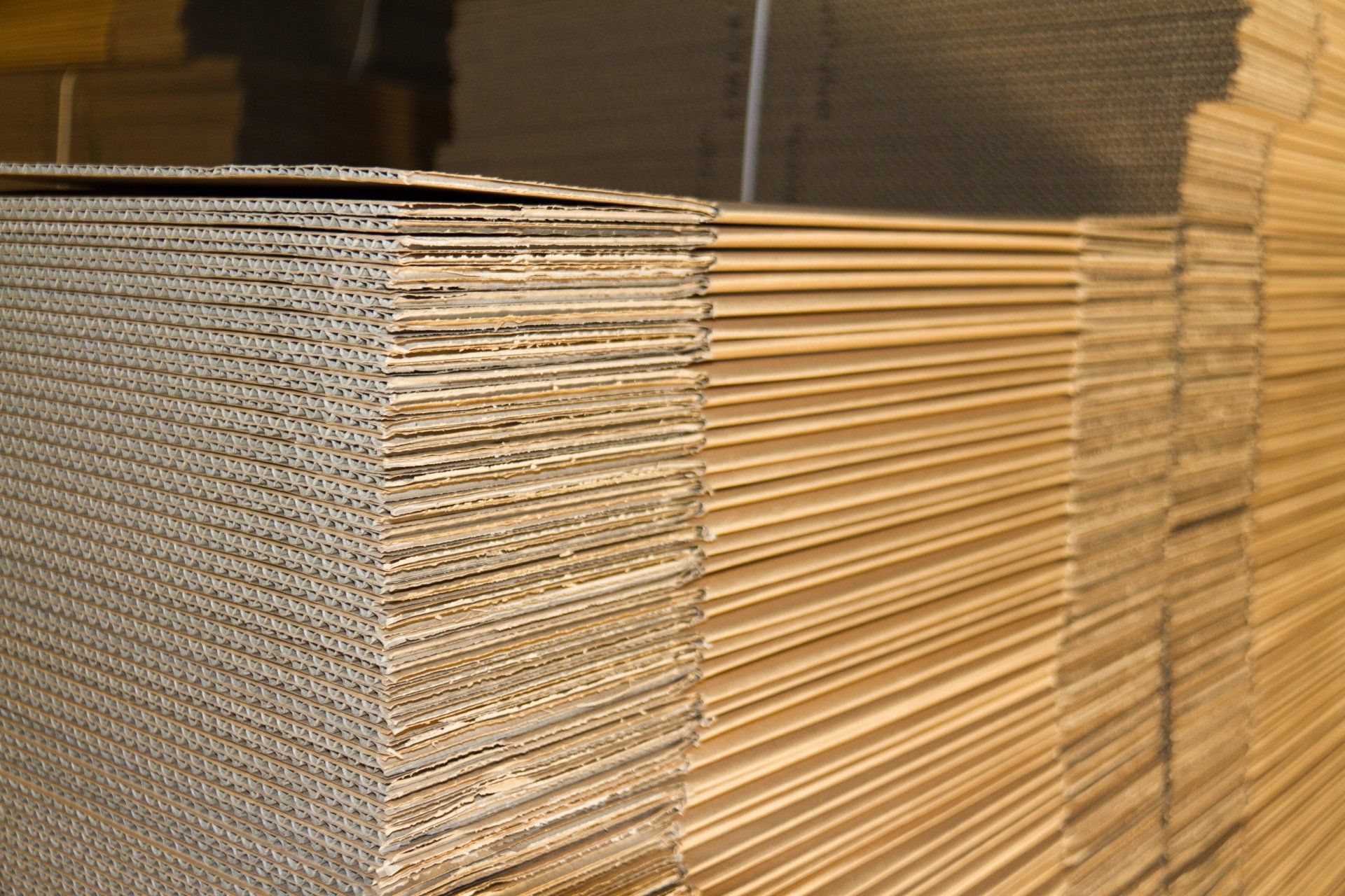 Pile de cartons bien pliés