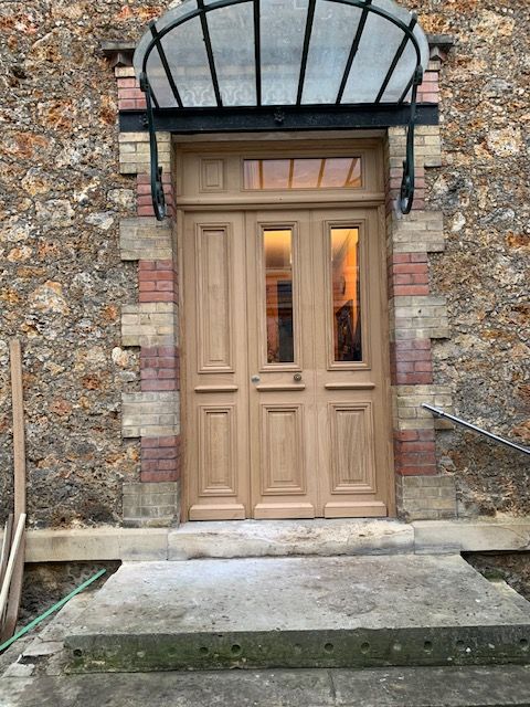 Porte en bois rénovée