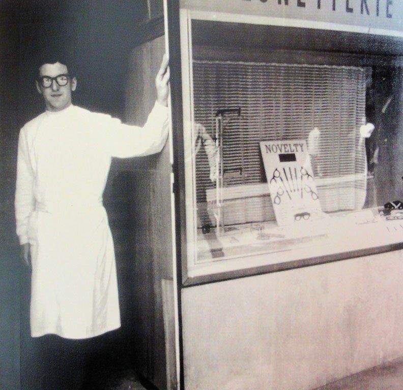 galerie-photos-image-historique-ouverture-1954-optique-riponne-lausanne