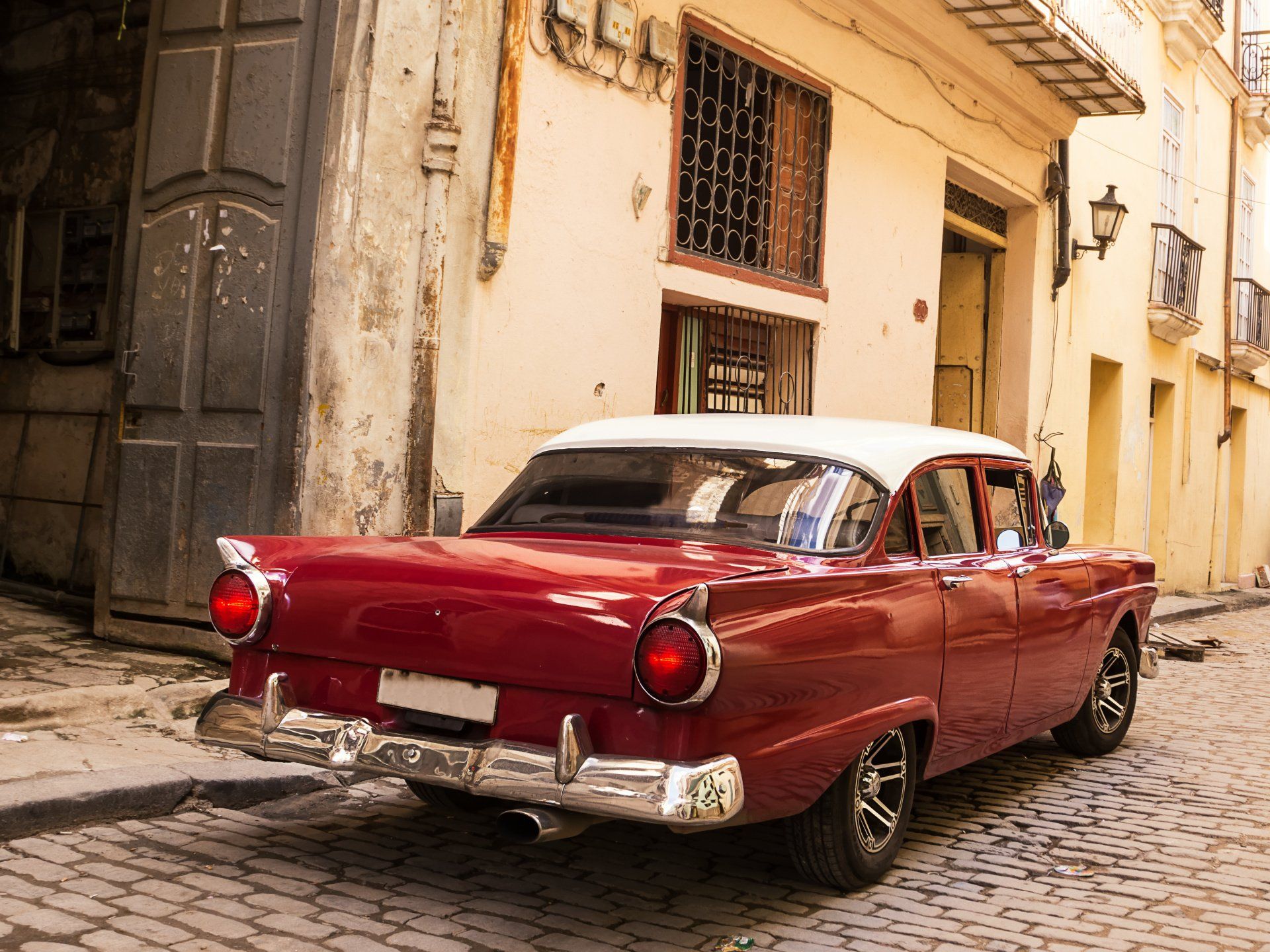 Voiture ancienne rouge