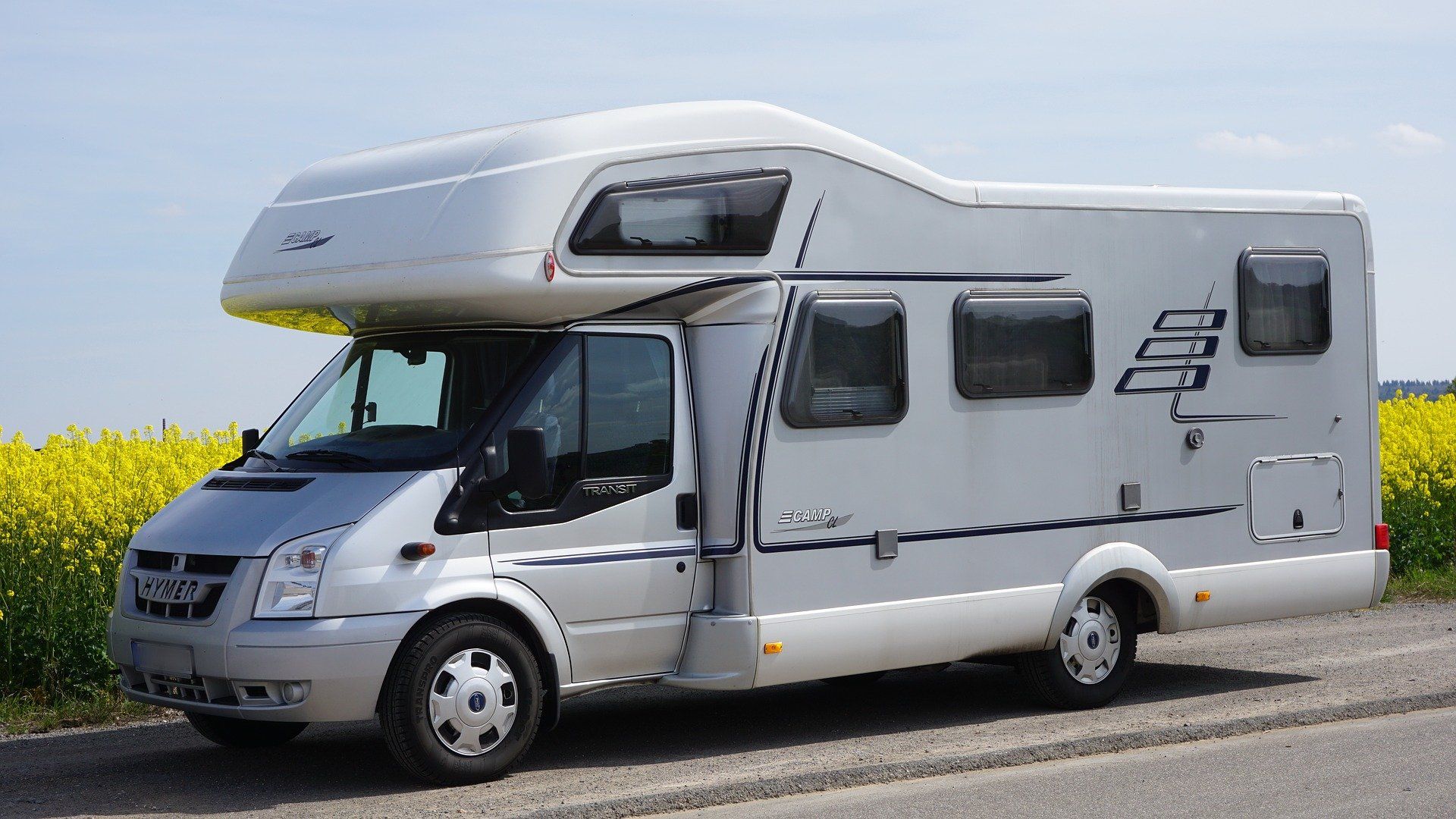 Camping-car roulant sur les routes