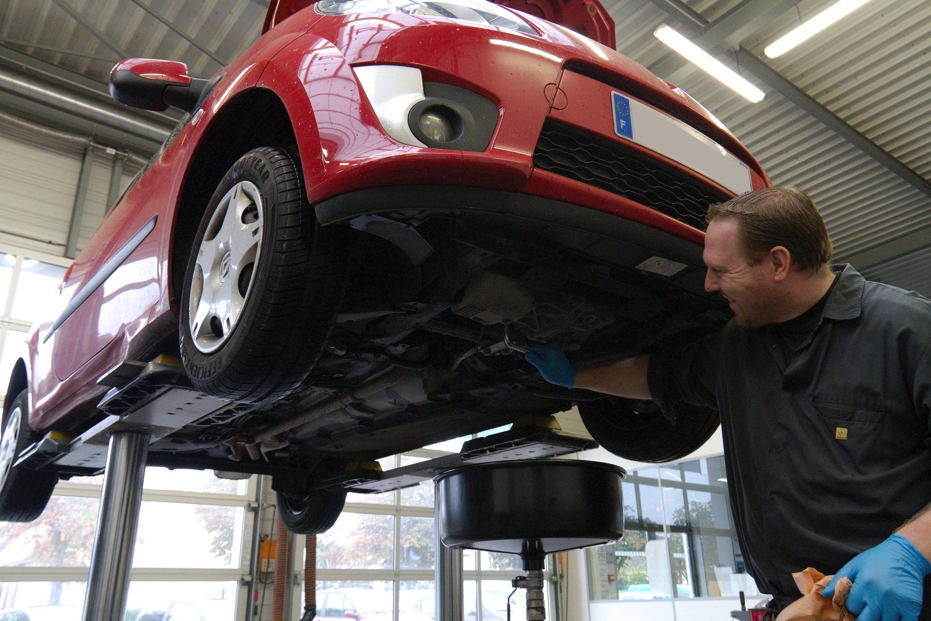 Contrôle véhicule vu d'en dessous