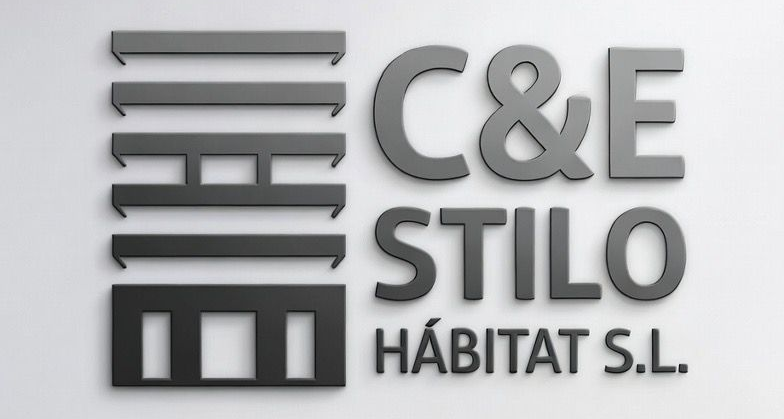 Logotipo de C & E Stilo Carpinter&iacute;a. Presenta una sierra y pinos en un marco circular.