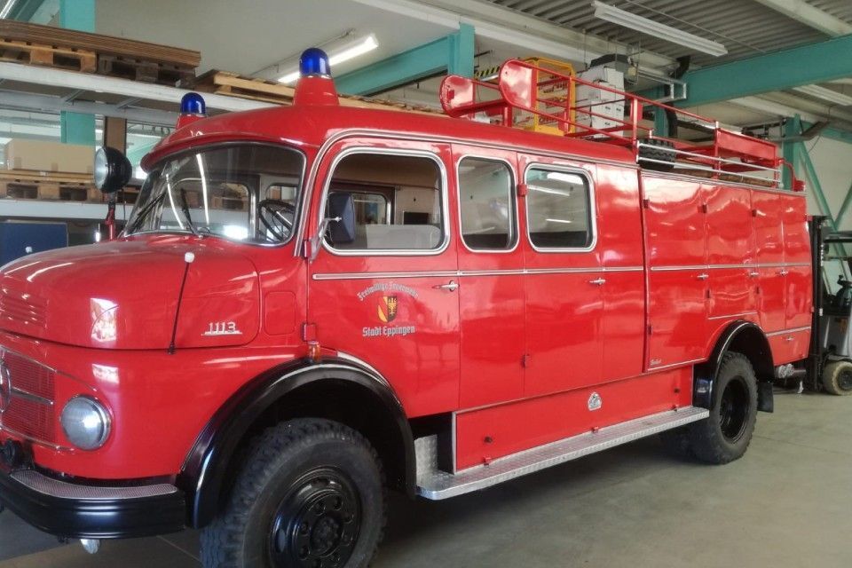 Altes Feuerwehrfahrzeug von WFP Clean Oberflächentechnik GmbH