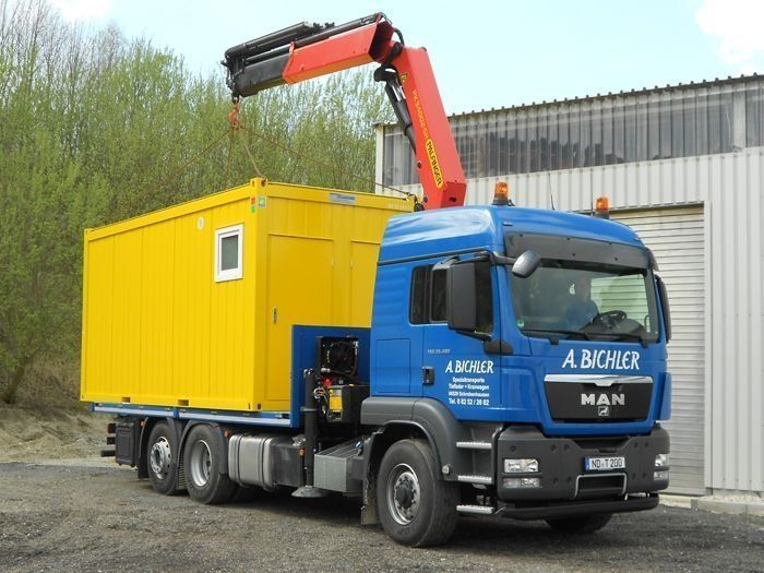 Transporte von Containern / Raumzellen mit Selbstlade-Fahrzeugen