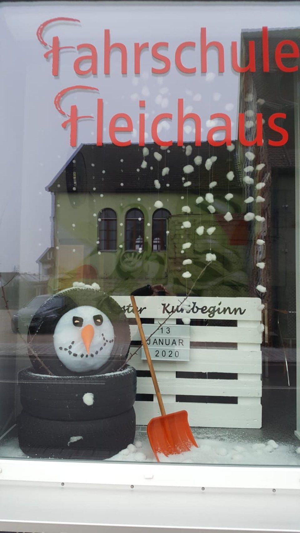 Fenster der Fahrschule in Wassertrüdingen