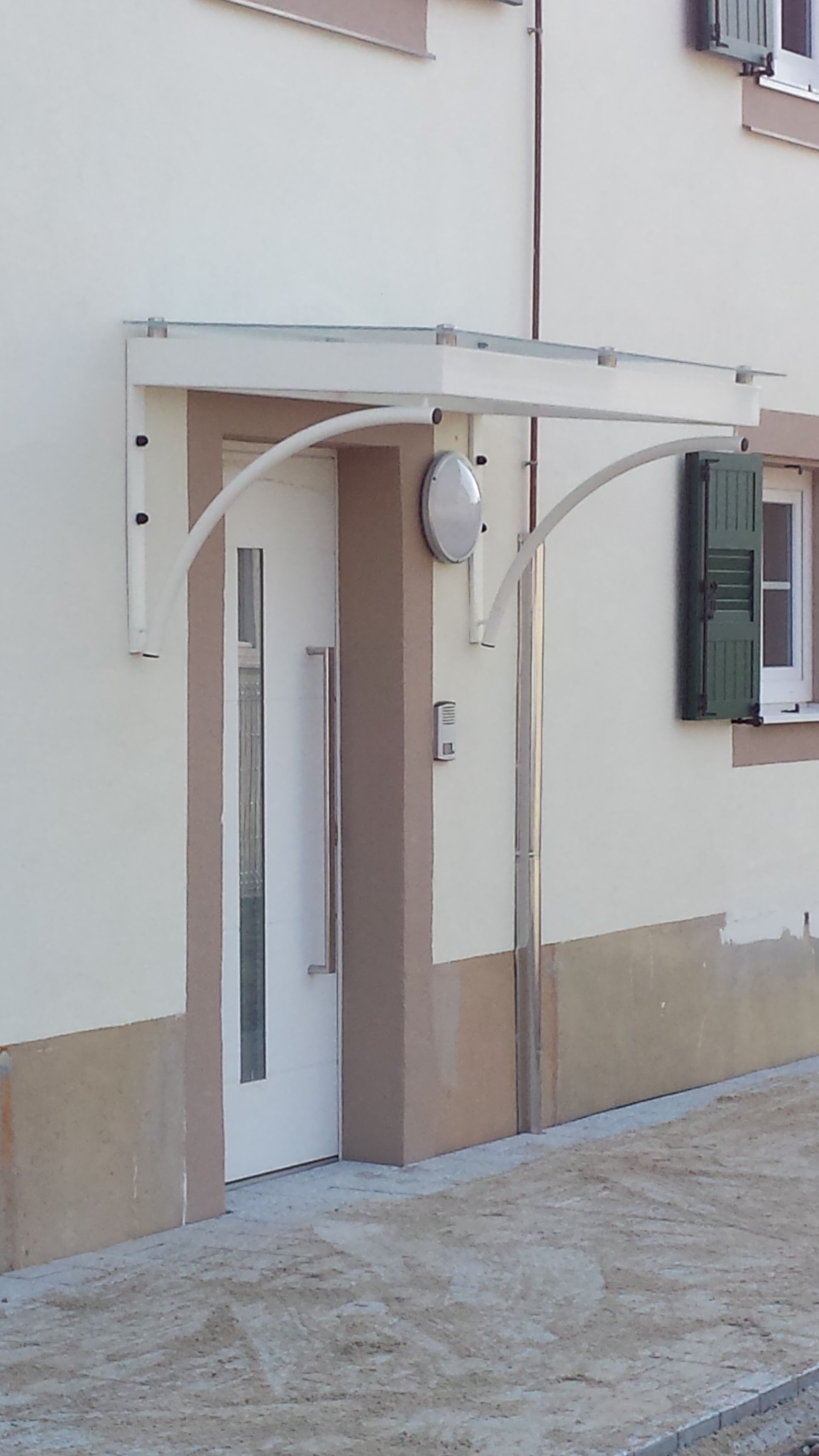 Marquise en verre avec armature blanche